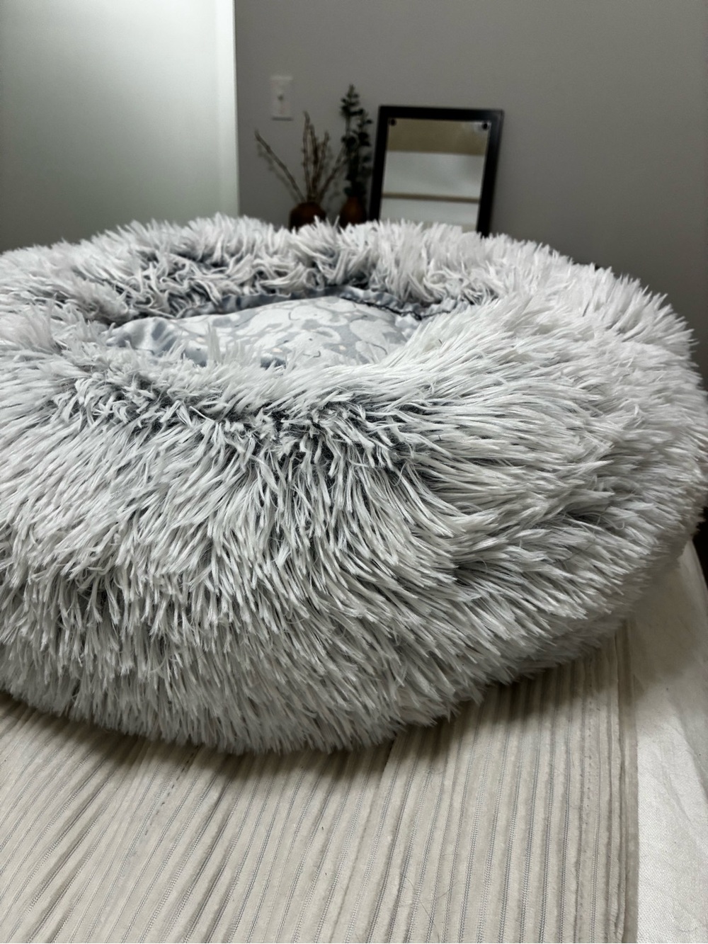 Plush Round Donut Pet Bed in Light Gray
